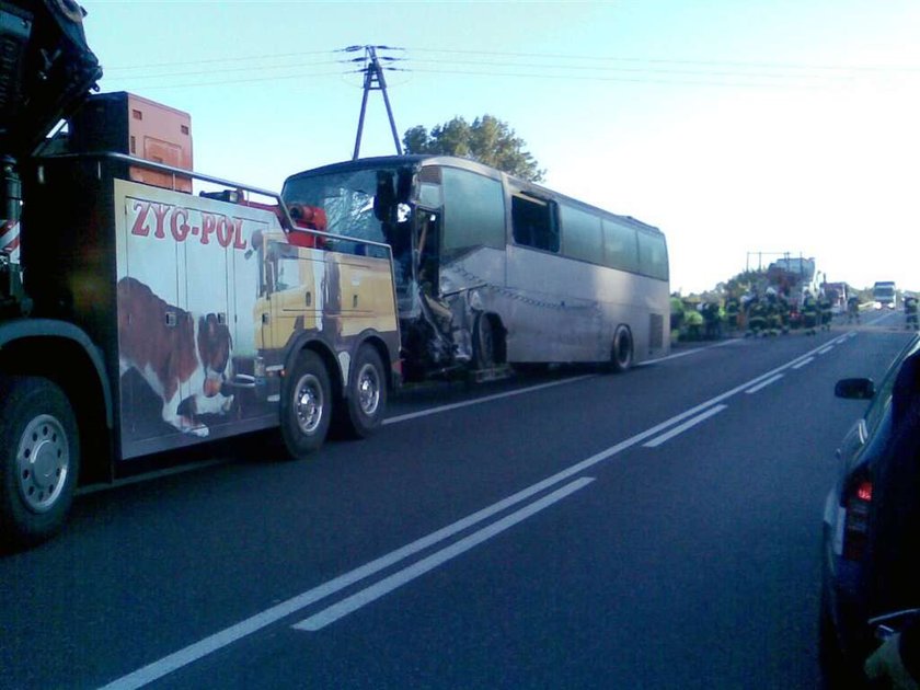 Wypadek w Łowiczu. Jedna osoba nie żyje, 14 rannych