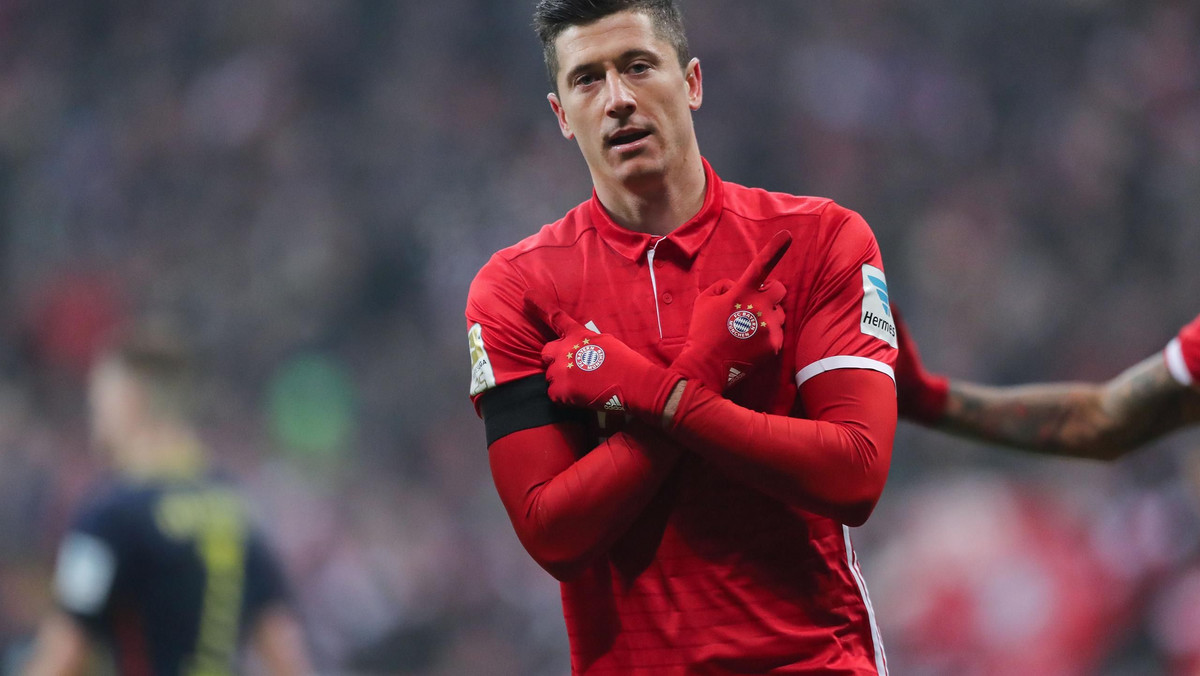 "Kabaret" - tak Robert Lewandowski skomentował wyniki plebiscytu Złotej Piłki, które ukończył na 16. miejscu. Ciekawe, jak Polak zareaguje na decyzję dziennikarzy "Marki", ci w swoim zestawieniu na stu najlepszych piłkarzy globu umieścili go ledwie pozycję wyżej. Po raz kolejny wygrał Cristiano Ronaldo.