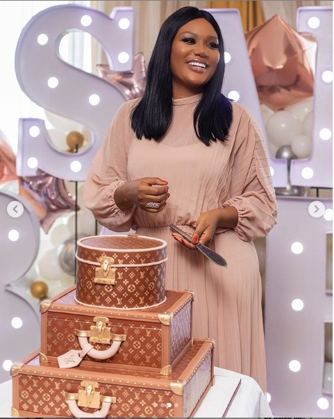 This Sandra Ankobia's travel themed cake will get you hungry