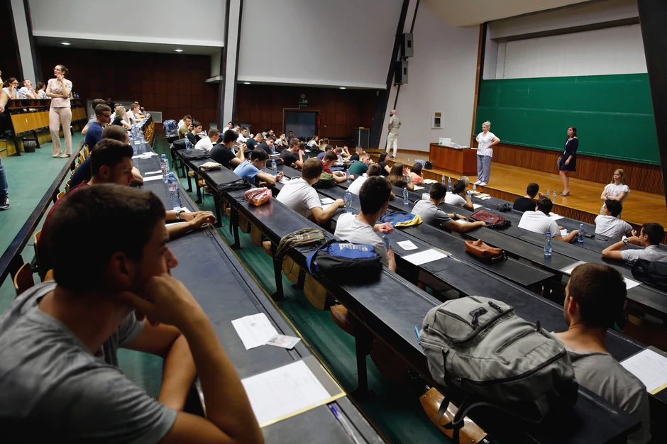 Istraživanje pokazuje da je polovina mladih morala da prekine studije iz finansijskih razloga