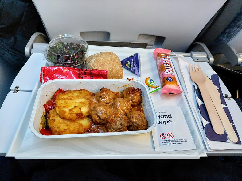 Ciepły posiłek w Finnair