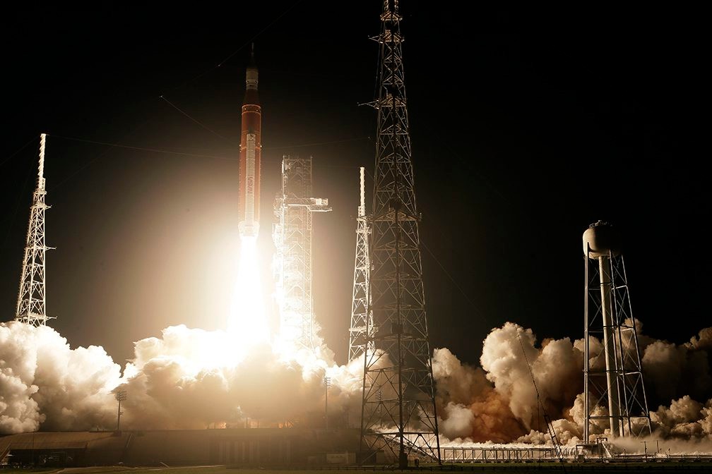 Nová raketa z dielne NASA úspešne odštartovala na testovací let k Mesiacu.