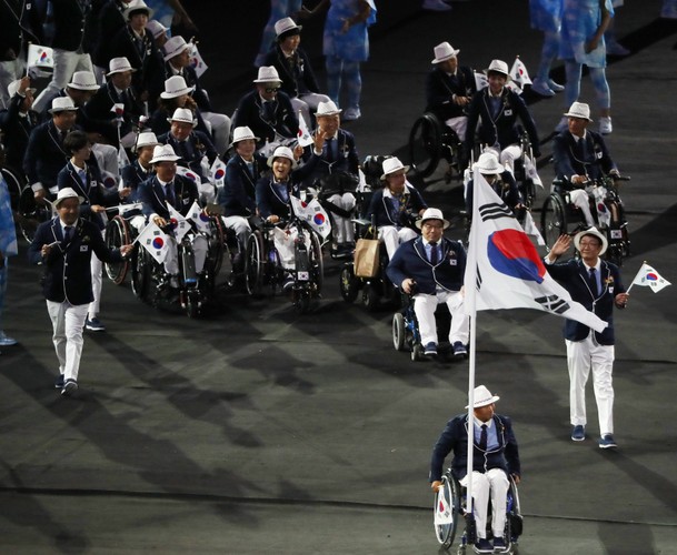 Deszczowe otwarcie igrzysk na stadionie Maracana