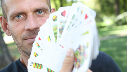 Az egész családja rajongott a magyar kártyáért: kőszegi férfi lett a snapszervilágbajnok