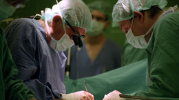 Nowatorska operacja w Łodzi: lekarze wycięli zastawkę serca z jelita