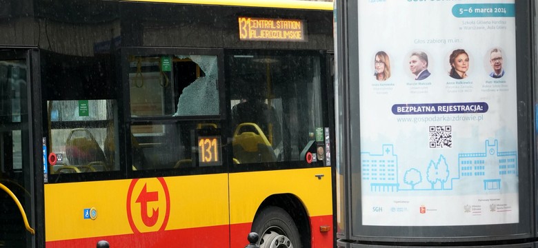 Zatrzymano nastolatków po ostrzelaniu autobusów w Warszawie