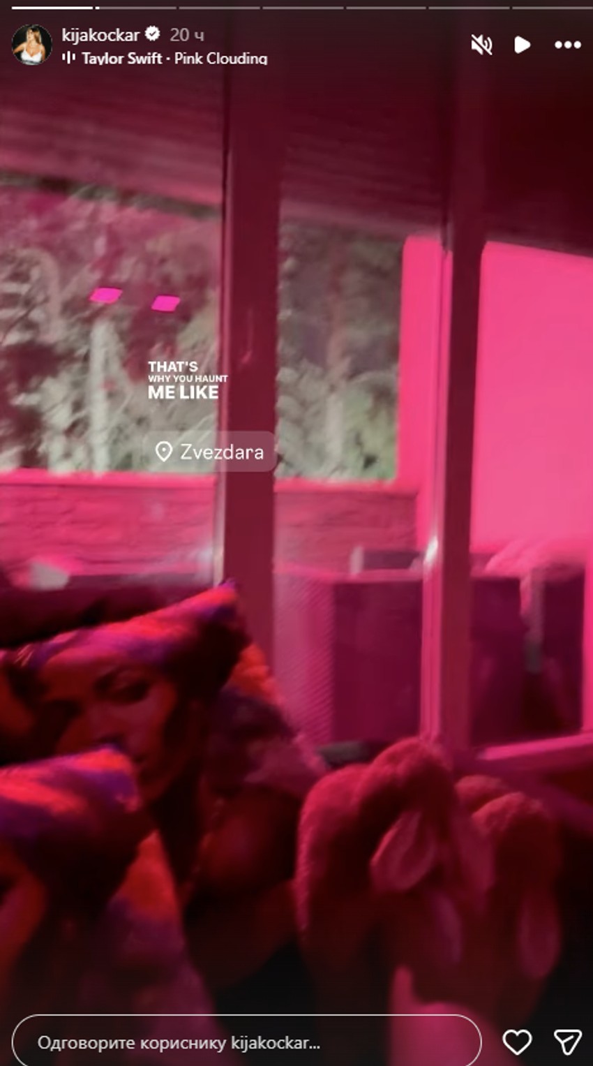 Zavirite u dom Kije Kockar na Zvezdari, roze neon,mini bar i oaza na terasi