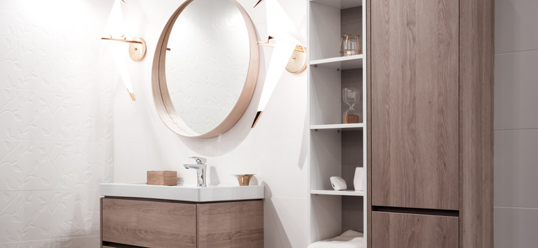 Spójne, tanie i praktyczne — gotowe zestawy mebli łazienkowych to optymalny wybór
