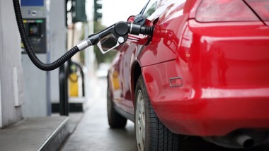 paliwo po 4,99 zł za litr. od 21 lutego wielka obniżka cen. co się dzieje?