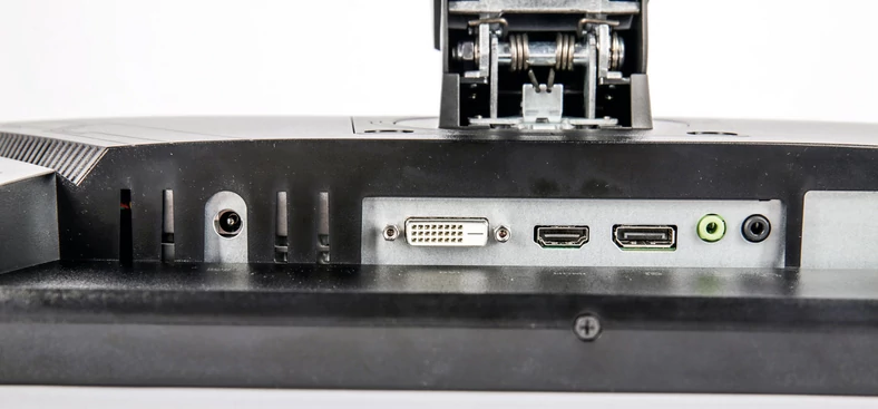 Tak samo jak pozostali kandydaci również Asus VG279Q nie ma huba USB. Za to ma wiele wejść sygnałowych: DVI, HDMI i DisplayPort