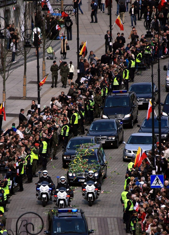 Przejazd konduktu z ciałem Marii Kaczyńskiej