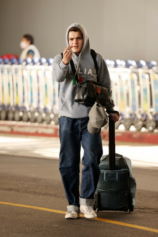 Jack Depp na lotnisku