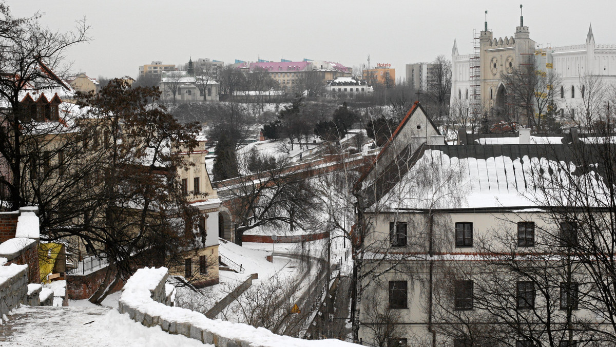 Lublin czasów wojny jest tłem najnowszego kryminału retro Marcina Wrońskiego pt. "A na imię jej będzie Aniela". To już trzecia książka Wrońskiego, której akcja toczy się w dawnym Lublinie, a głównym bohaterem jest komisarz Maciejewski.