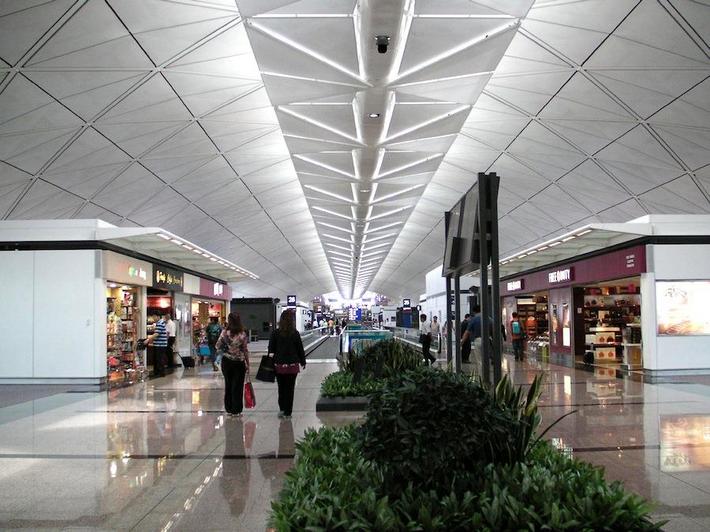 Airport Hongkong PYONKO, flickr c