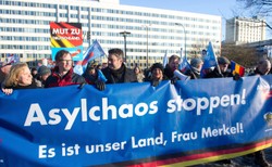 379 przypadków przemocy w Kolonii. 40 proc. z nich, to napaści seksualne. NOWE DANE