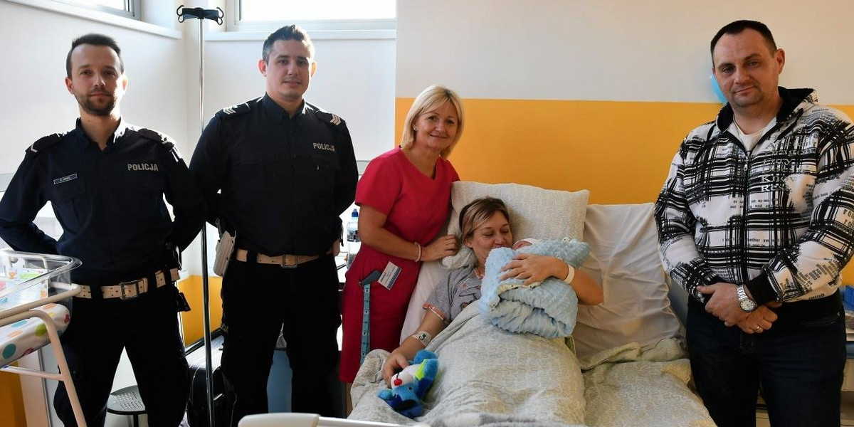 Policjanci z Komisariatu Autostradowego Policji w Gliwicach eskortowali rodzącą do szpitala w Katowicach 