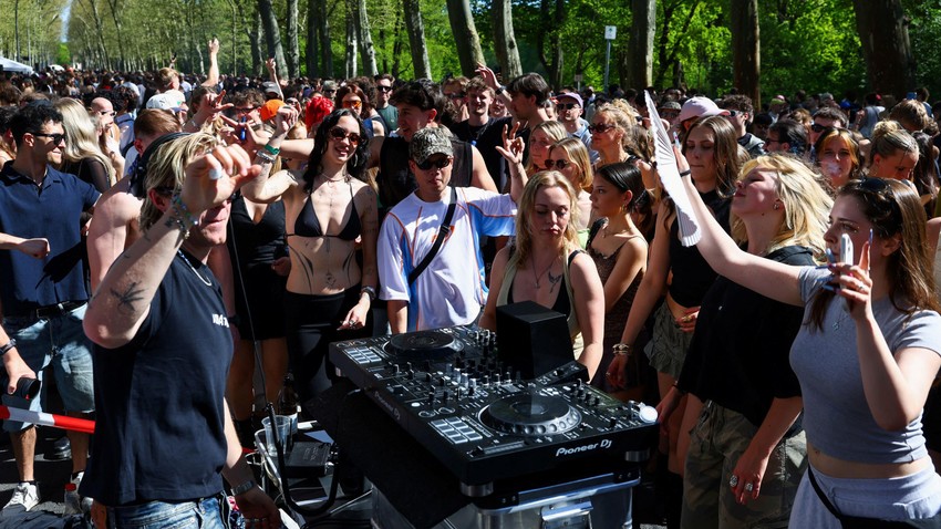 Ljudi na žurci organizovanoj za očuvanje klupske kulture u Berlinu | Foto: Reuters