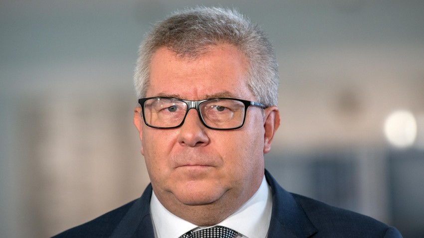 Ryszard Czarnecki broni Mirosława Hermaszewskiego