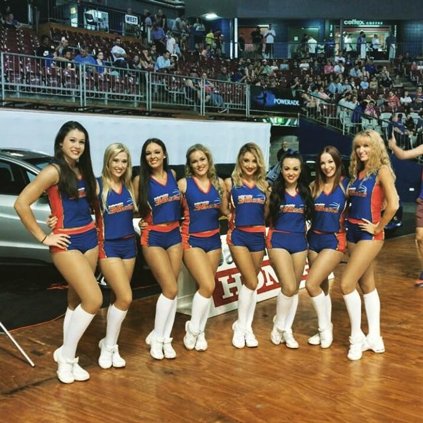 Cheerleaderki Adelaide 36ers stracą pracę? Nie podobają się rodzinom