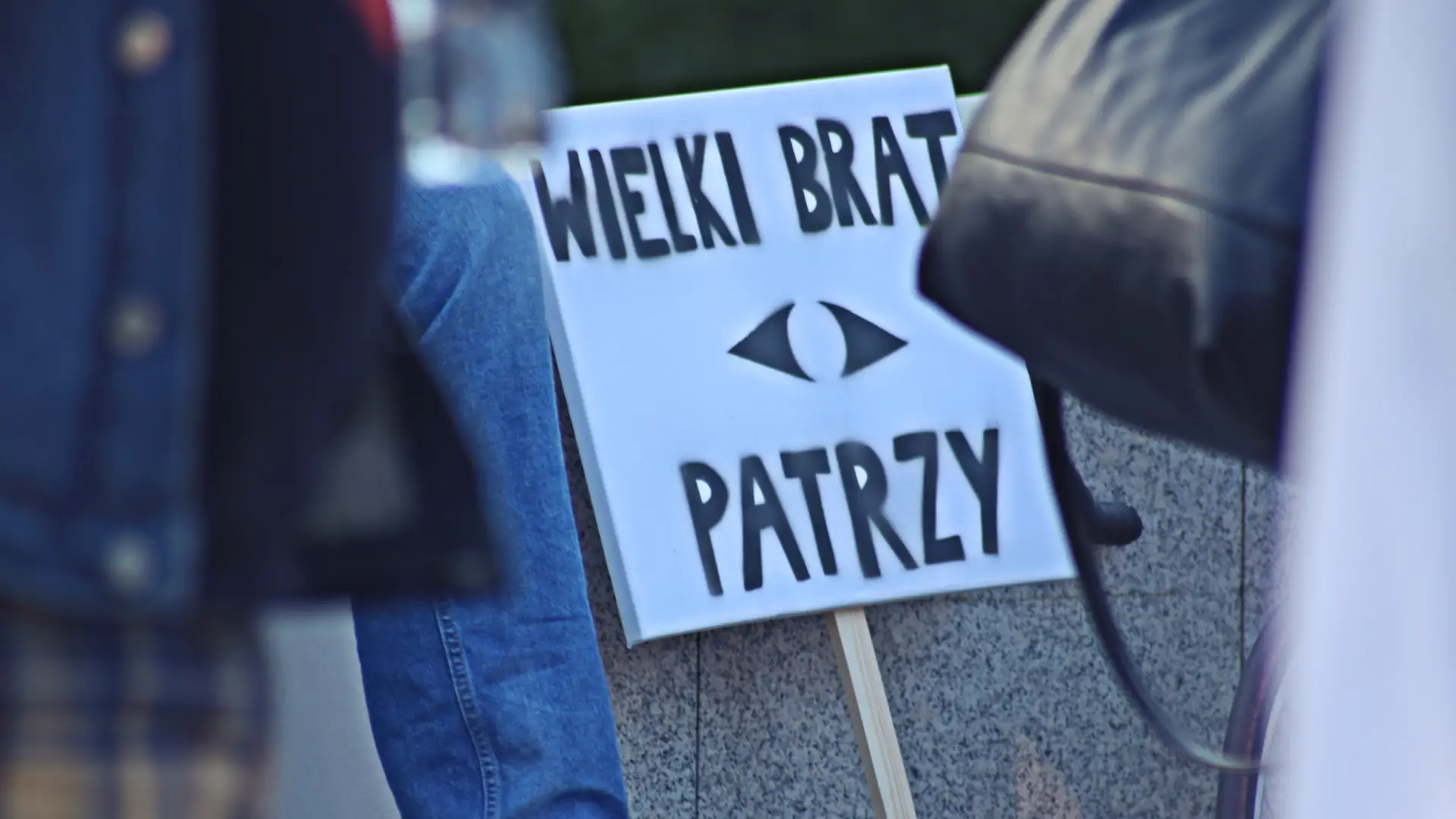 "Komentarze w sieci mogą posłużyć do tego, żeby nas zniszczyć". Dlaczego młodzi protestują przeciwko ustawie antyterrorystycznej?