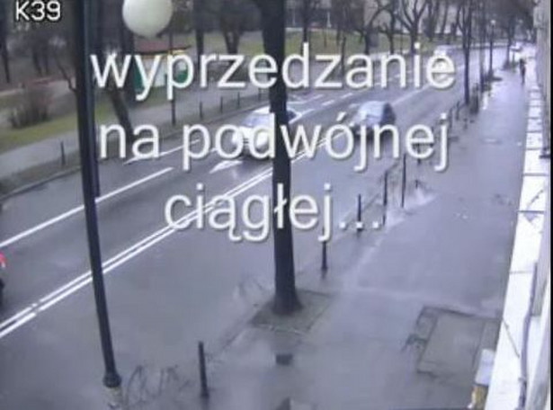 Szalony manewr na skrzyżowaniu hitem internetu. Gdy zobaczyli policję…