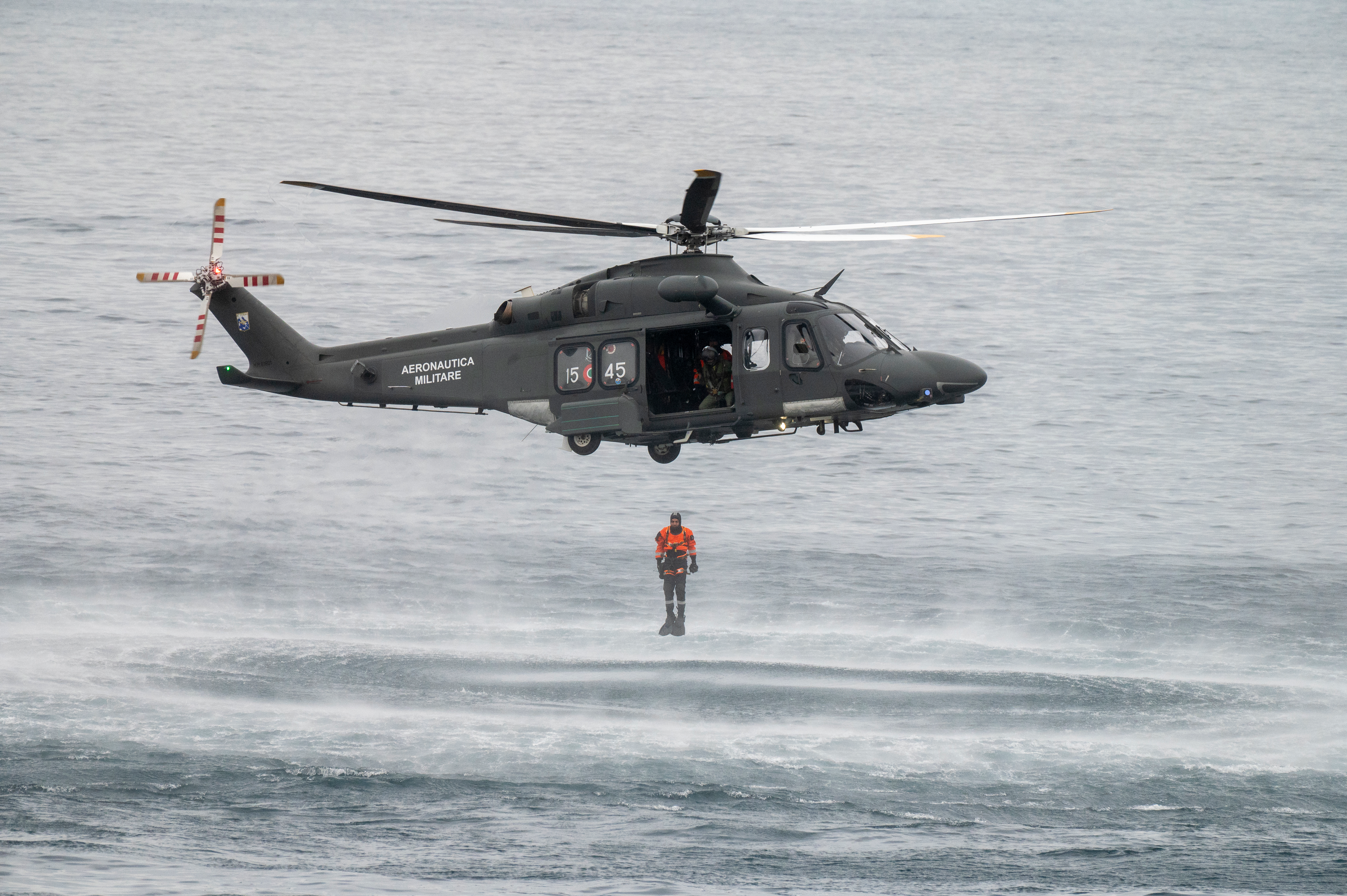 Pescara: ragazzina di 13 anni annega in mare durante bagno