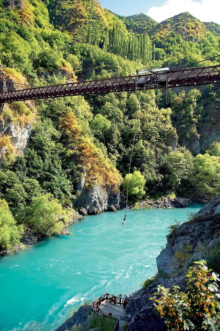 ropejumping in the mountains of New Zealand