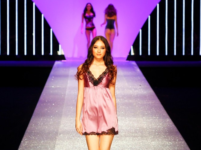 China Fashion Week - pokaz bielizny marki Eve's Temptation