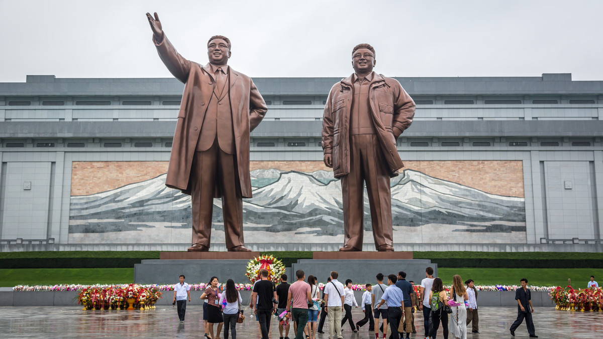 Polska mogłaby być uczestnikiem rozmów USA - Korea Północna. Jesteśmy państwem obdarzonym zaufaniem przez obie strony - podaje "Dziennik Gazeta Prawna" i przypomina, że jako jeden z trzech krajów zasiadamy w komisji nadzorującej sytuację na granicy Korei Północnej i Południowej.