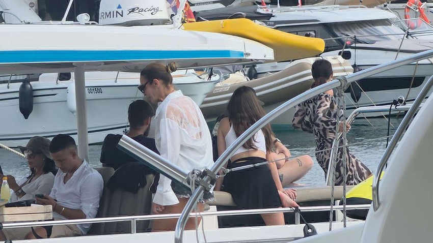 Milena Kačavenda paparaco