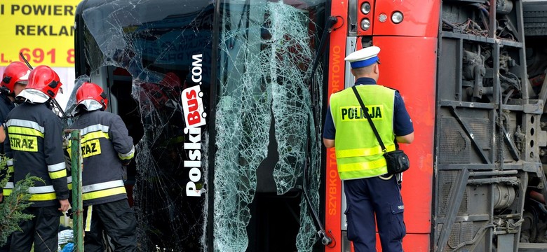 Wypadek Polskiego Busa. Rannych zostało blisko 30 osób. "Zahaczył o latarnię i wjechał do rowu"