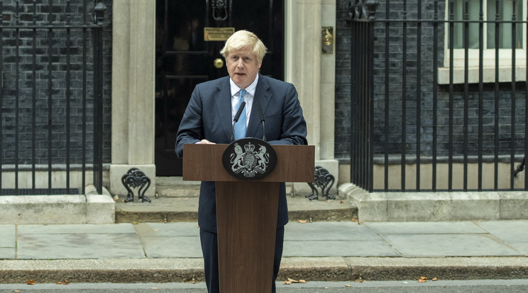 Boris Johnson brit kormányfő a Downing Street-i miniszterelnöki rezidencián fogja nevelni a kölyökkutyát /Fotó: Northfoto