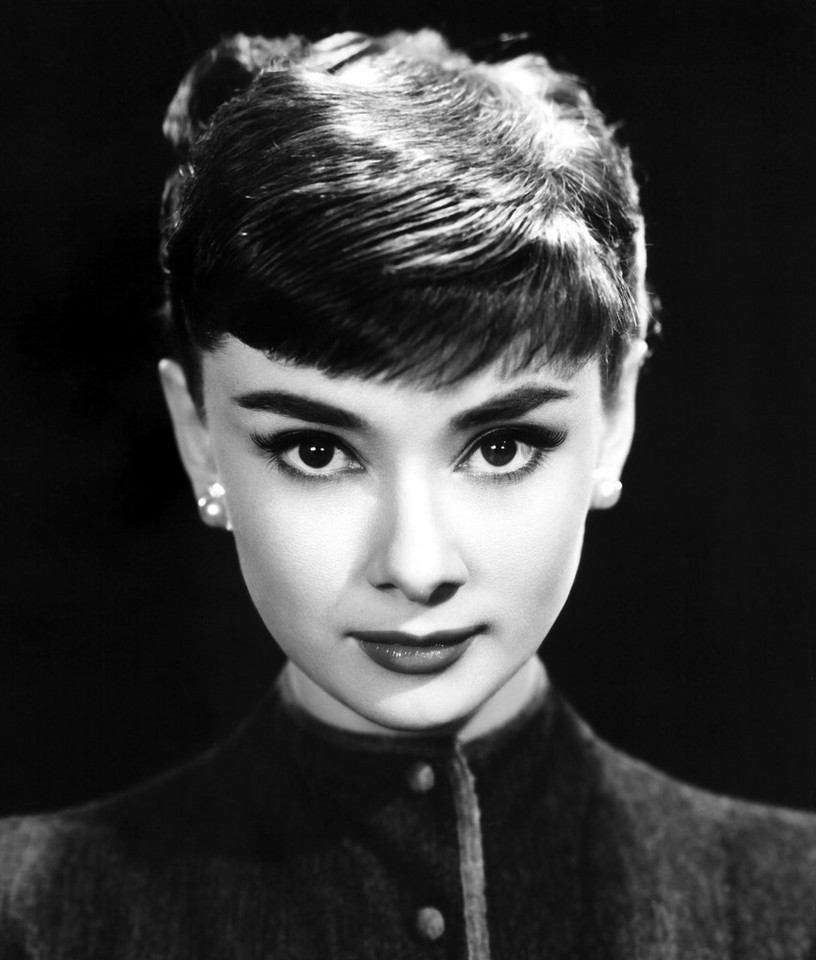 Audrey Hepburn w perłowych kolczykach - zdjęcie z 1953 r.