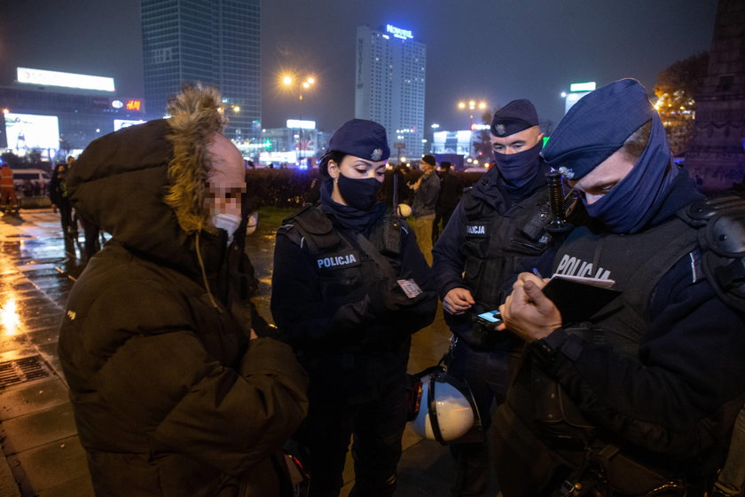 Policja zapowiada zdecydowane działania wobec protestujących