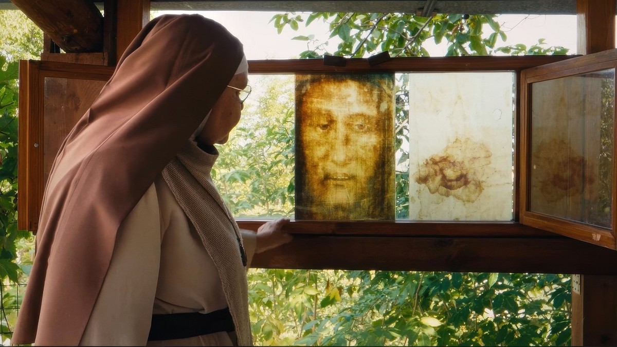 Naučnici zanemeli: DNK analiza otkrila ko je sve dodirivao Torinski pokrov u kojem je navodno sahranjen Isus Hrist