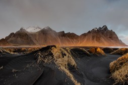 Vestrahorn. Szczyt na południowo-wschodnim wybrzeżu Islandii