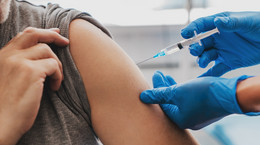 Trzecia dawka szczepionki przeciwko COVID-19 powinna wystarczyć? Zaskakujące słowa izraelskiego eksperta