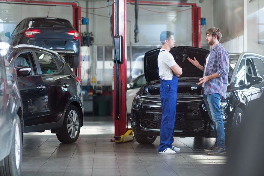 Tego nie znoszą mechanicy! Niektórzy klienci nie chcą rad ze strony mechaników – nawet jeśli sami nie mają pojęcia o mechanice