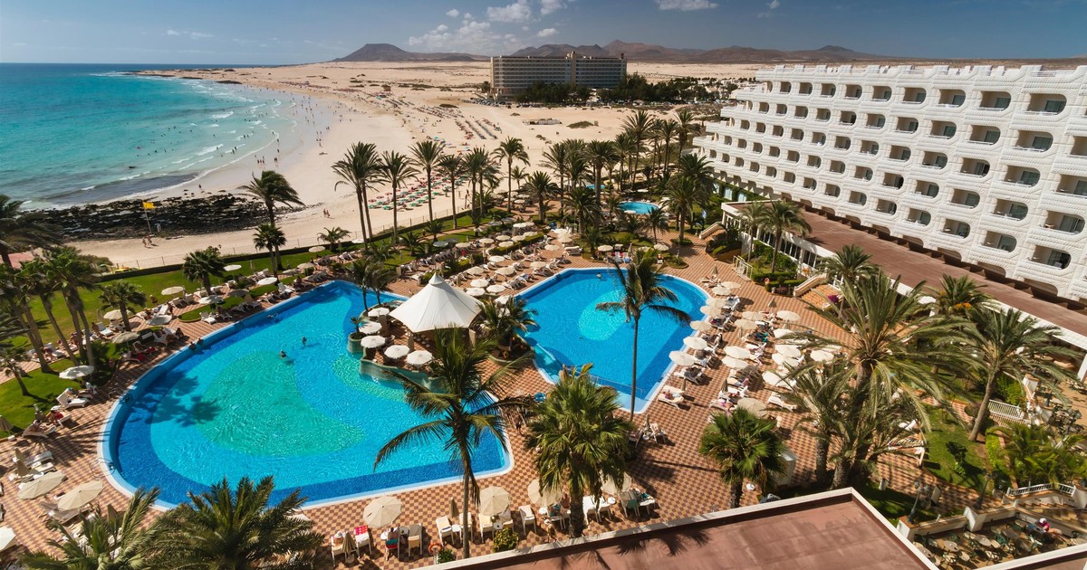 Znane biuro podróży upadło. Tysiące klientów pozostawiono samych sobie