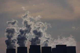 Bogate firmy energetyczne na celowniku rządów. Szef ONZ: Podatek pomoże w walce z kryzysem