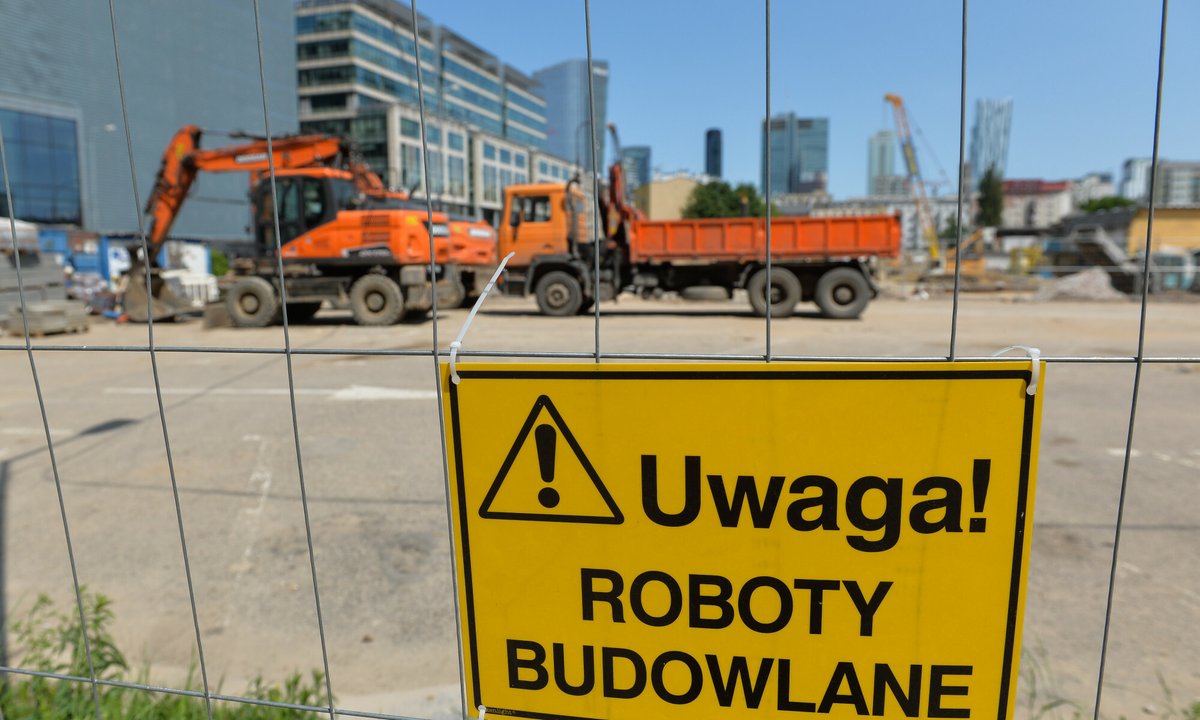 Wojna dewelopera z przedsiębiorcą. W ruch poszły choćby dźwigi