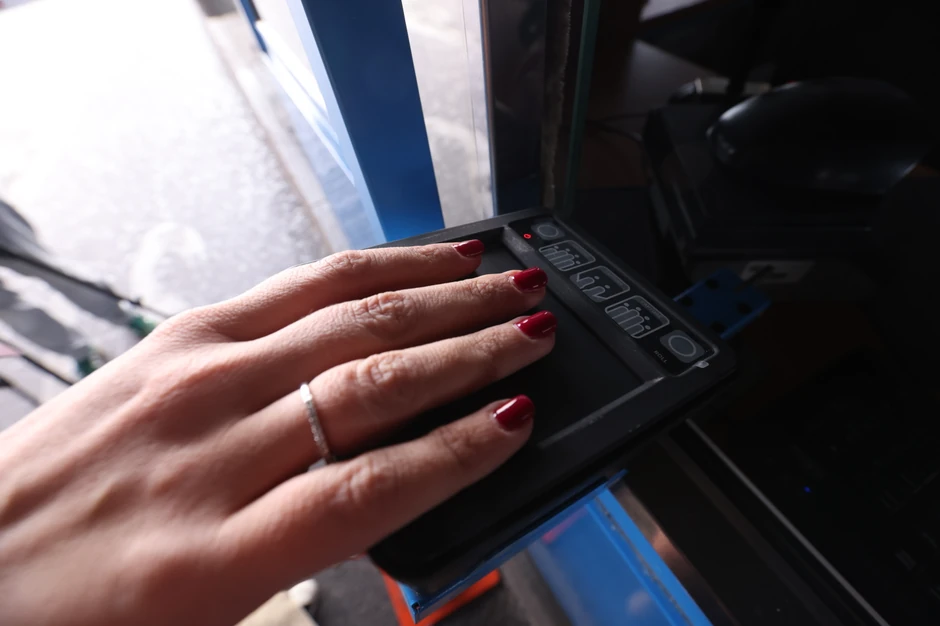 Treći korak - ostavljanje otisaka četiri prsta desne ruke