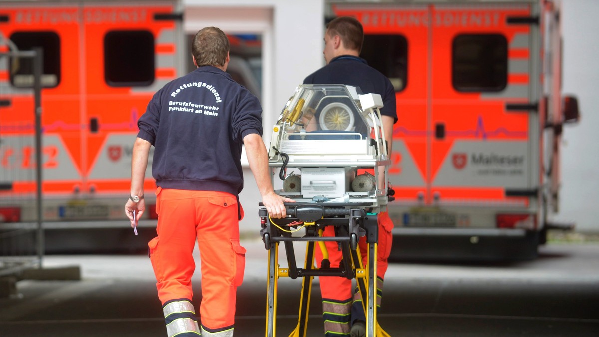 We Frankfurcie nad Menem przed wyznaczoną na jutro akcją rozbrojenia bomby lotniczej z II wojny światowej trwa ewakuacja 70 tys. mieszkańców dzielnicy Westend. W Koblencji po unieszkodliwieniu innego niewybuchu ewakuowani wracają w sobotę do domów. Ewakuacja we Frankfurcie określana jest przez niemieckie media mianem największej takiej akcji w powojennej historii kraju.