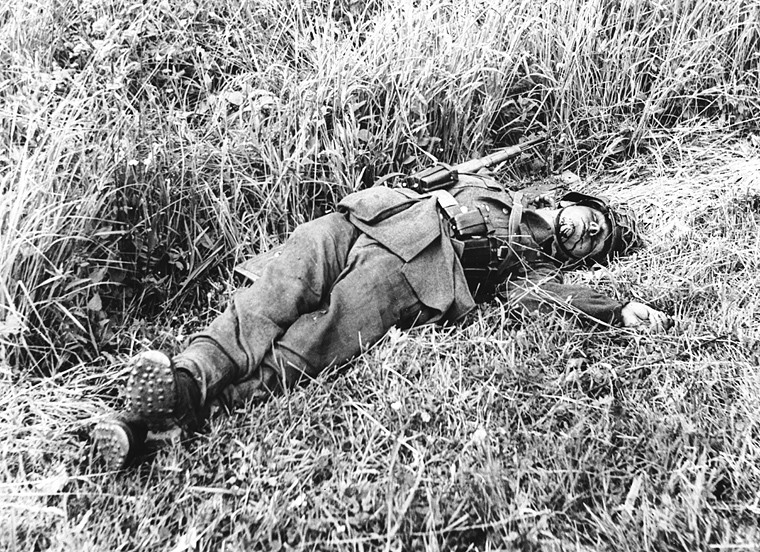 ROBERT CAPA - zdjęcia w GettyImages