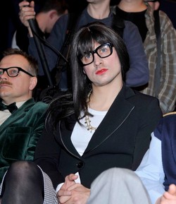 Zobacz Mateusza Damięckiego w kobiecym przebraniu. Seksowny?