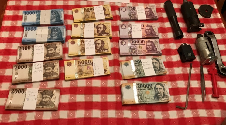 Az ellopott készpénzből 6,5 millió forintot találtak meg a rendőrök /Fotó: police.hu
