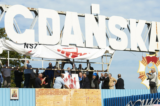 Solidarność wychodzi na ulice, szef klubu PO pisze do nich list