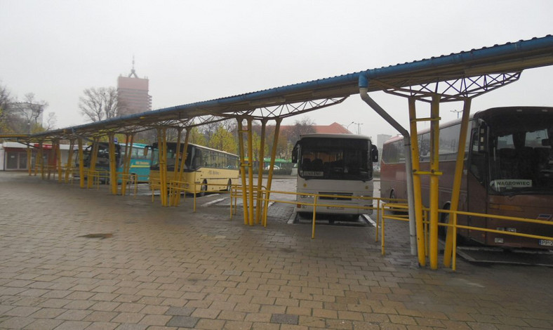 Obecnie stary dworzec PKS służy jako plac postojowy dla autobusów
