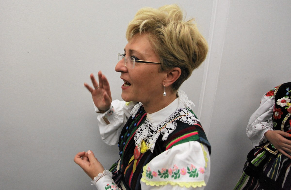 Przewodnicząca sejmowej komisji ds. służb specjalnych Elżbieta Radziszewska w stroju regionalnym