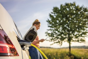 Ładowanie samochodu elektrycznego